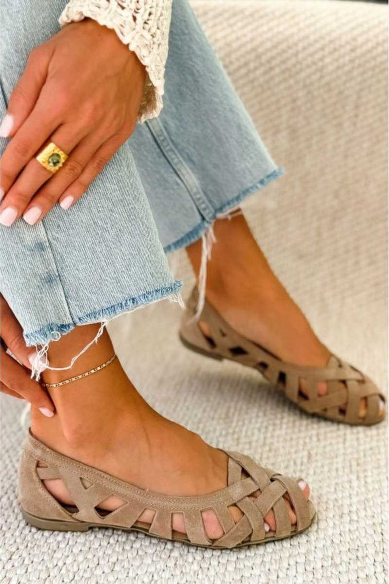Sandalias Trenzadas de Punta Abierta con Tiras Cruzadas en color Rojo