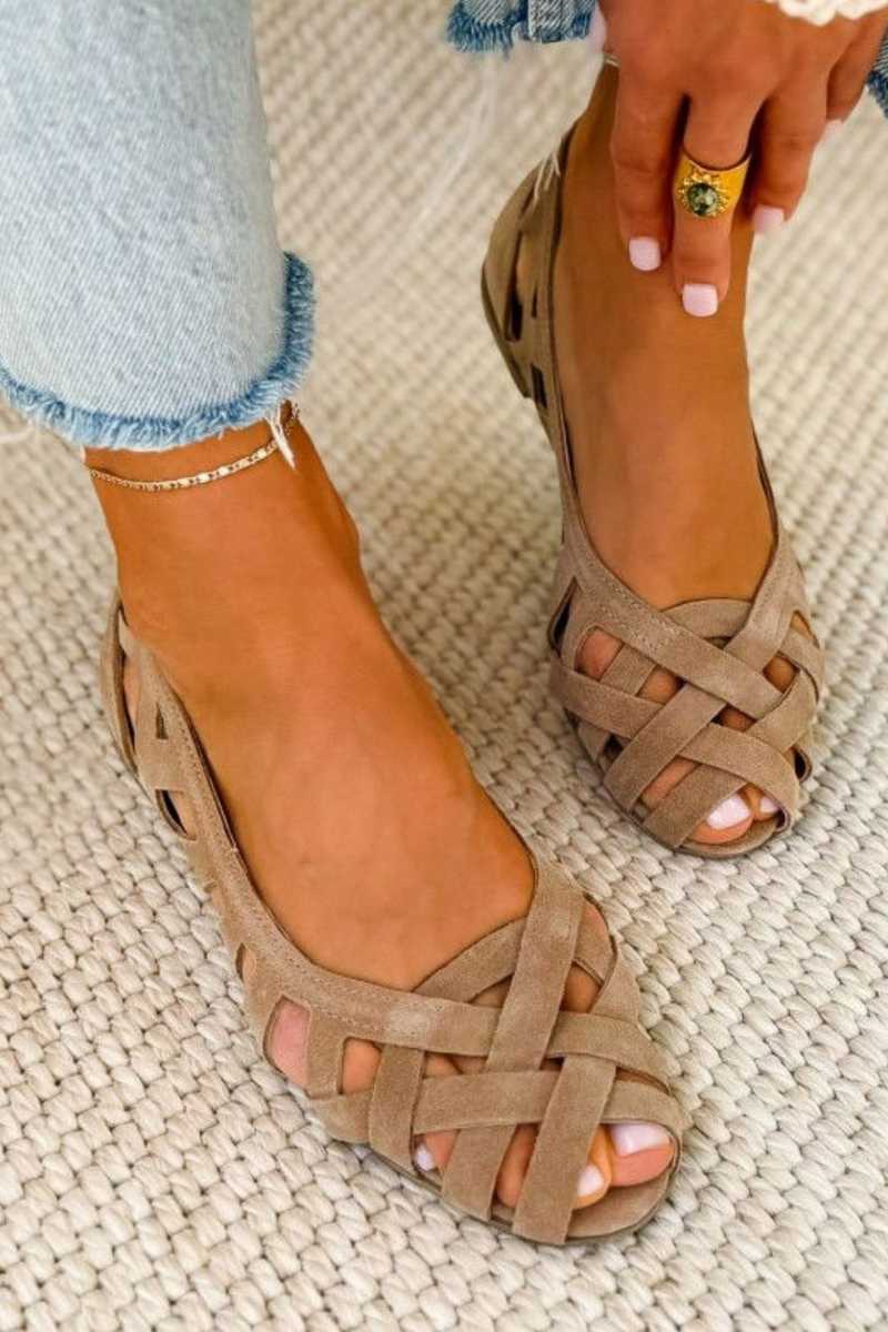 Sandalias Trenzadas de Punta Abierta con Tiras Cruzadas en color Rojo