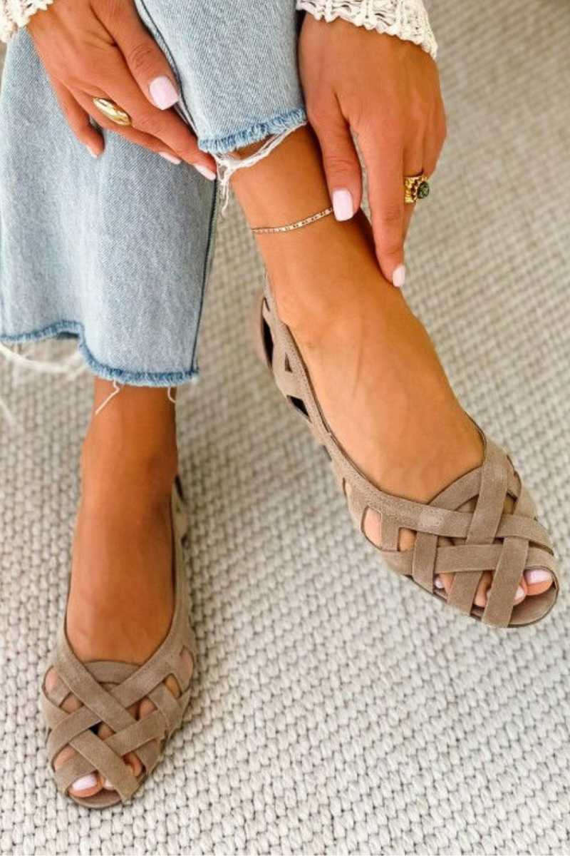 Sandalias Trenzadas de Punta Abierta con Tiras Cruzadas en color Rojo