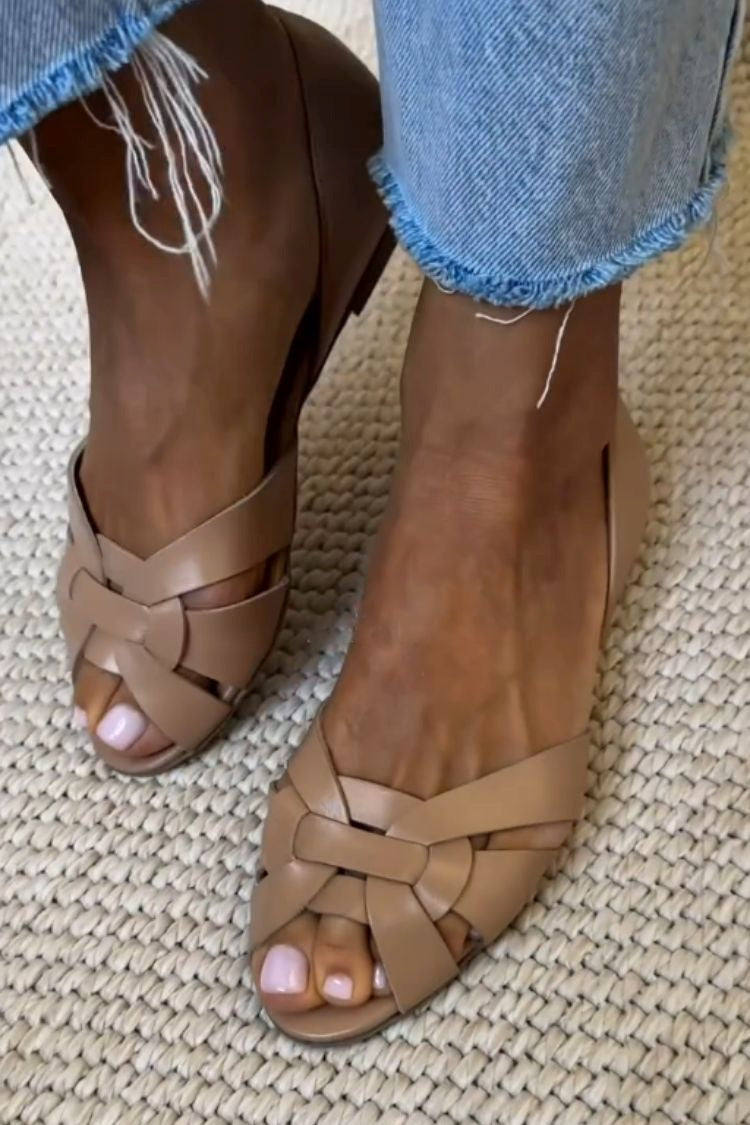 Bailarinas Peep Toe Trenzadas con Tiras Cruzadas y Talón Cerrado en color Marrón