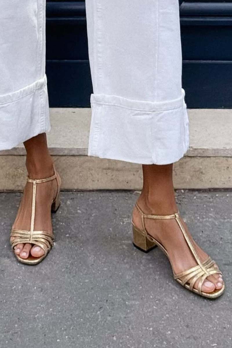 ALLEGRA - Sandalias Doradas Elegantes de Día en color Dorado