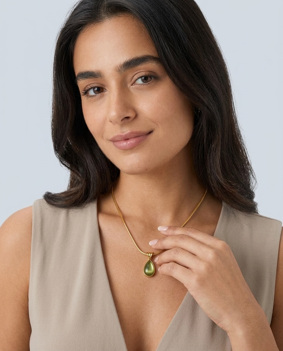 Waterdrop Necklace - modelo AURA PRADO